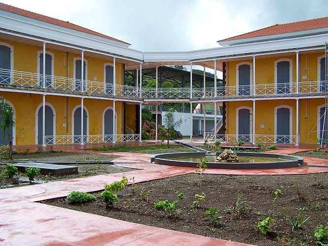 Université_des_Antilles_et_de_la_Guyane
